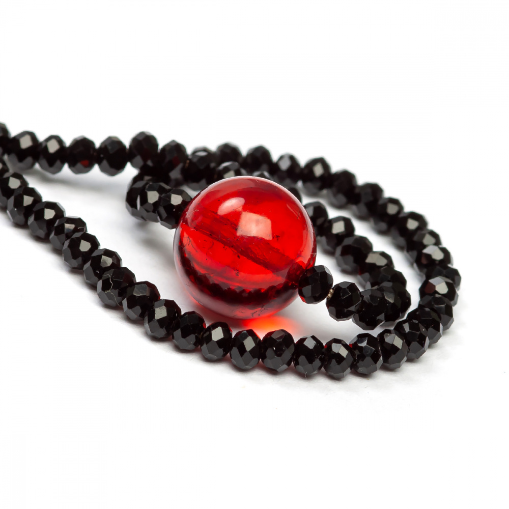 Браслет из бисера и янтаря